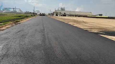 The road leading to the Nitrogen fertilizer plant